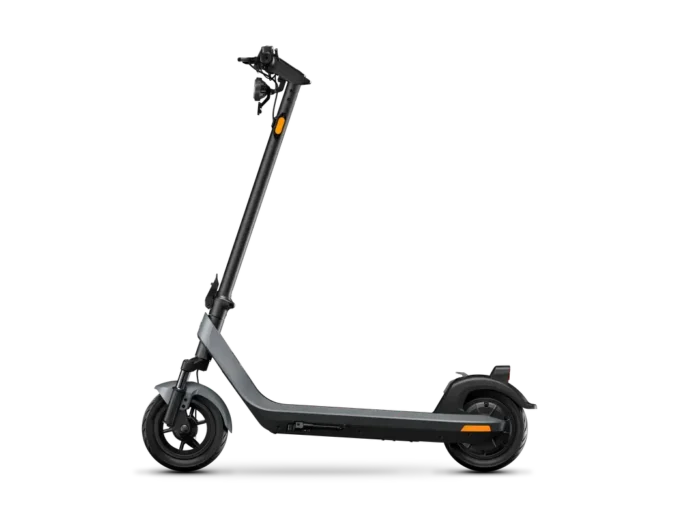 Trotineta electrica cu ghidon pliabil motor 700 W Niu KQi 200 F Distanta parcursa cu o incarcare 54 km