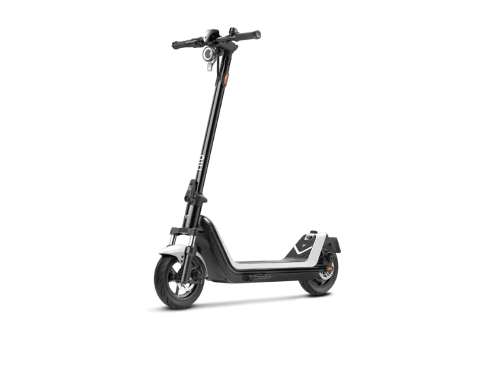 Trotineta electrica cu motor de 900 W baterie 486 Wh Niu KQi 300 P alb Distanta parcursa cu o incarcare 48 km