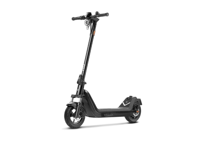 Trotineta electrica cu motor de 900 W baterie 486 Wh Niu KQi 300 P neagra Distanta parcursa cu o incarcare 48 km